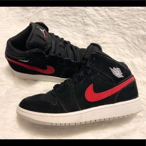 NIKE Air Jordan 1 Retro Mid GS 'Black University Red'